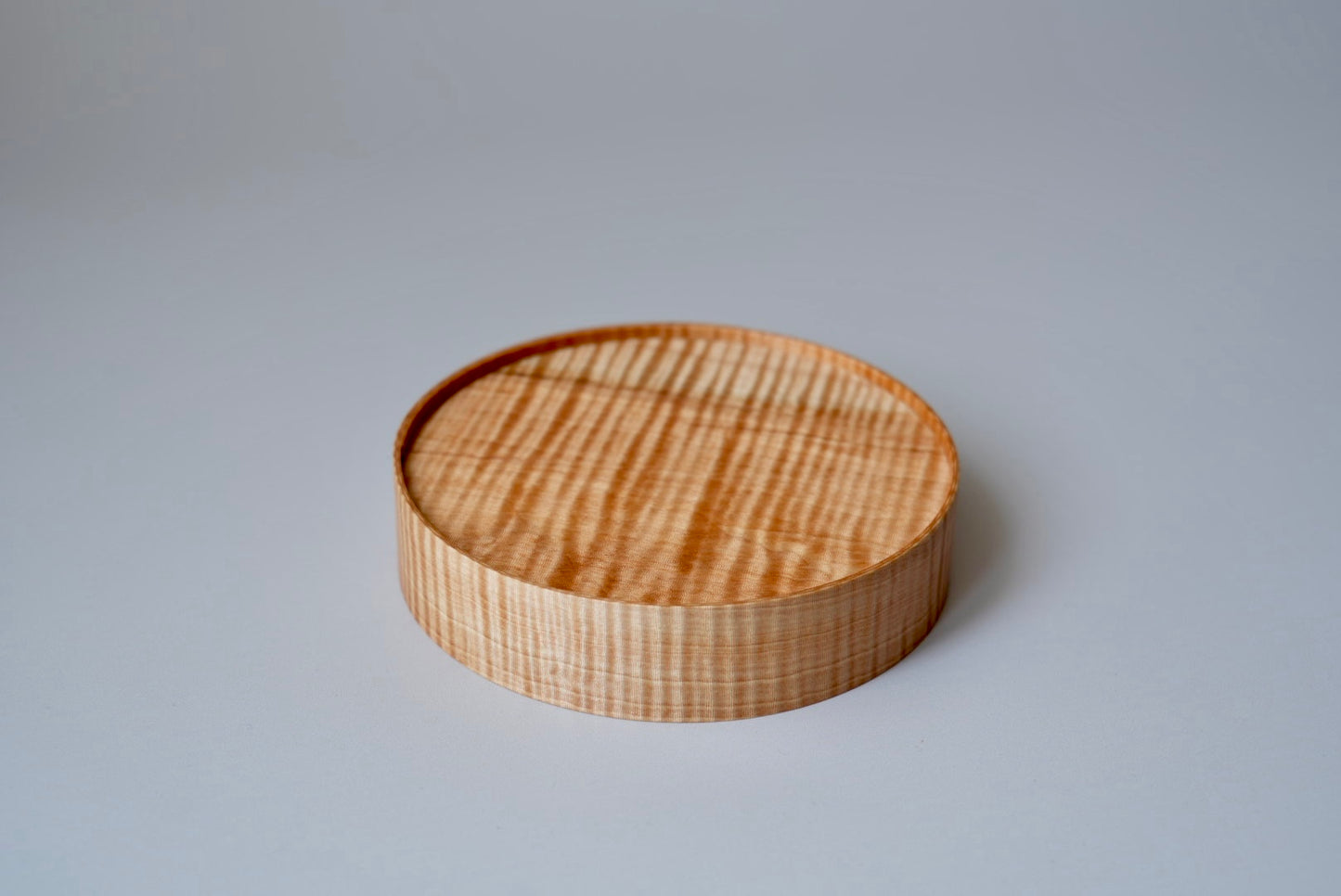 「宝石のように輝く栃縮杢」