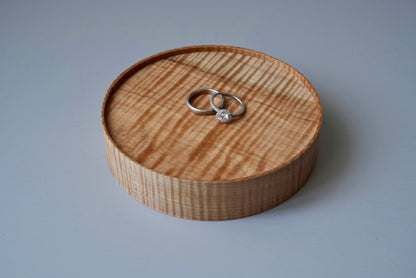 「宝石のように輝く栃縮杢」